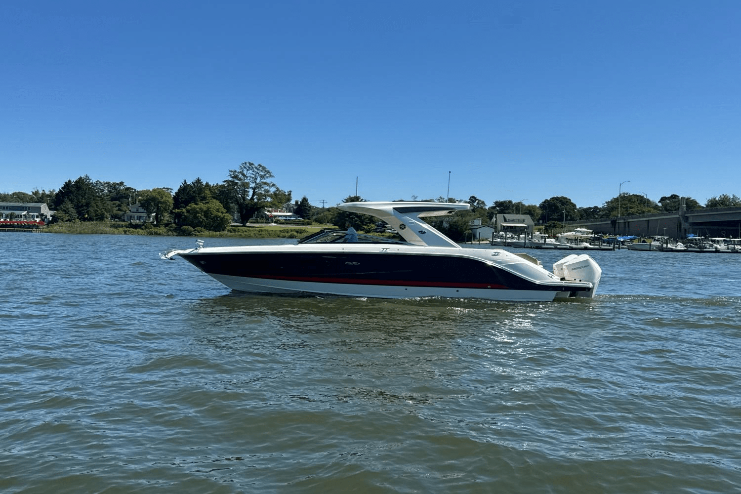 Slide: The Image of Sea Ray SLX 310 Outboard 2023 - 4