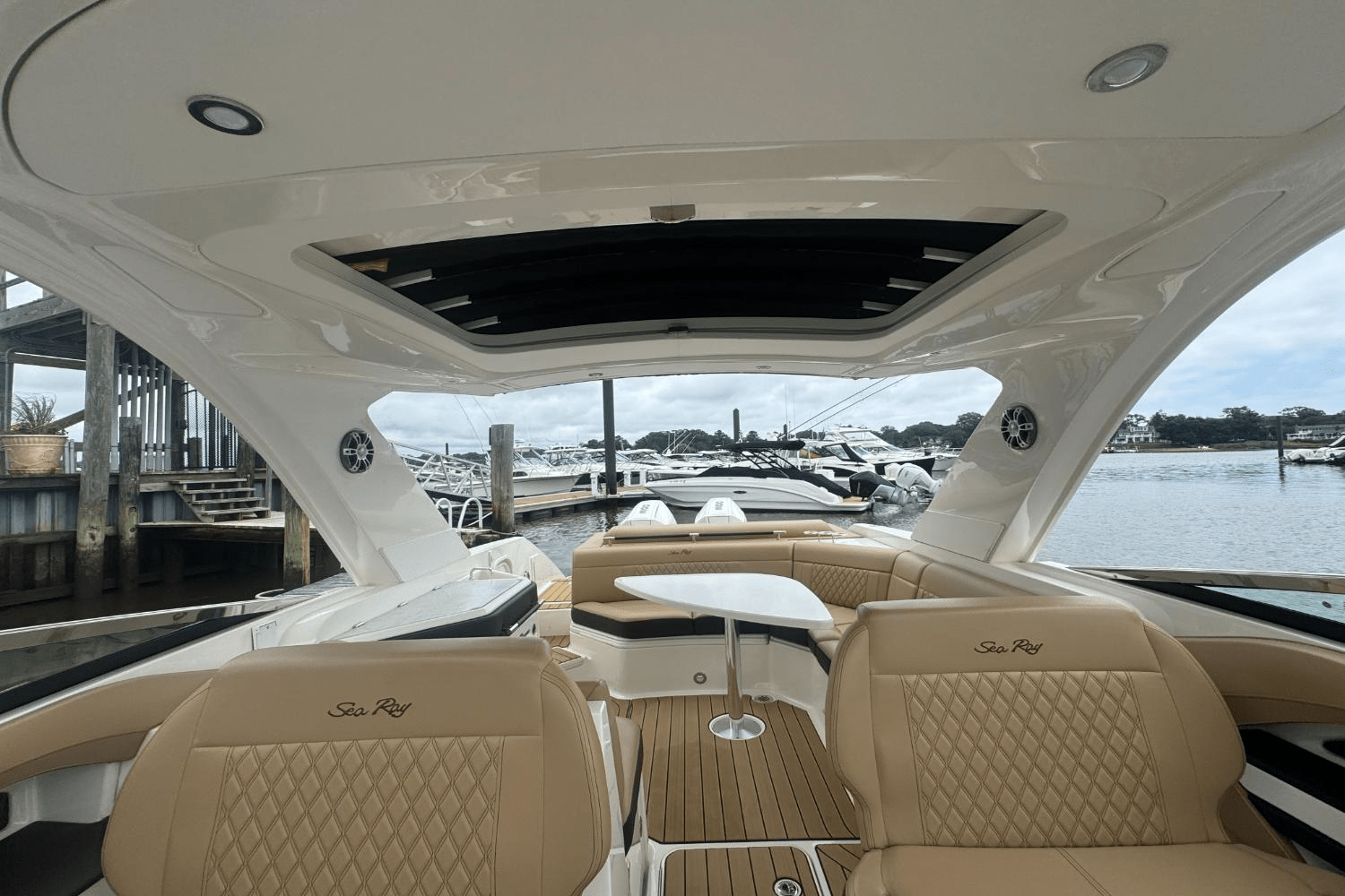 Slide: The Image of Sea Ray SLX 310 Outboard 2023 - 40