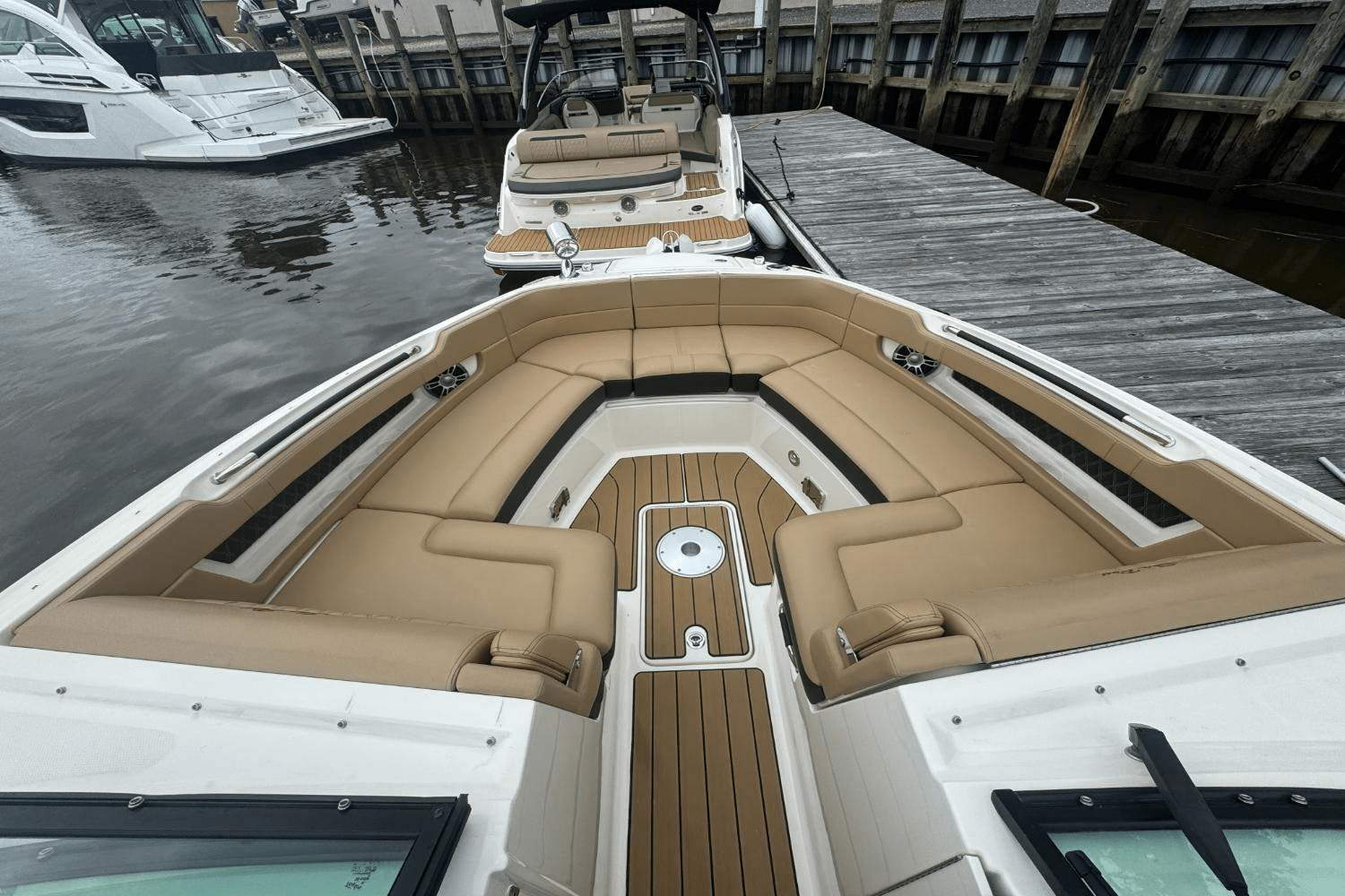 Slide: The Image of Sea Ray SLX 310 Outboard 2023 - 42