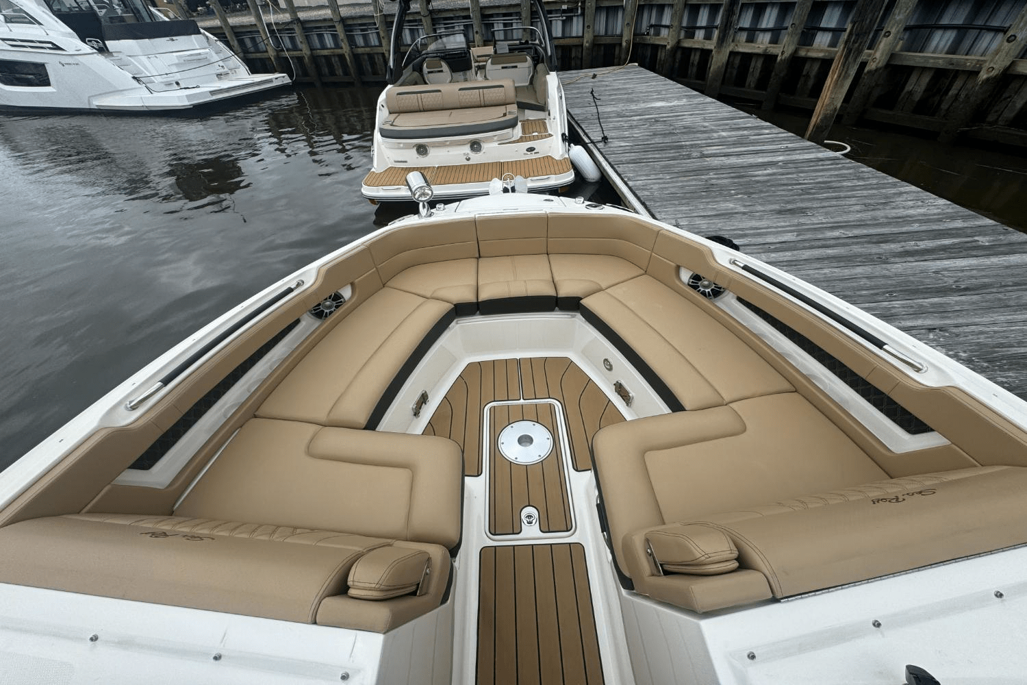 Slide: The Image of Sea Ray SLX 310 Outboard 2023 - 43