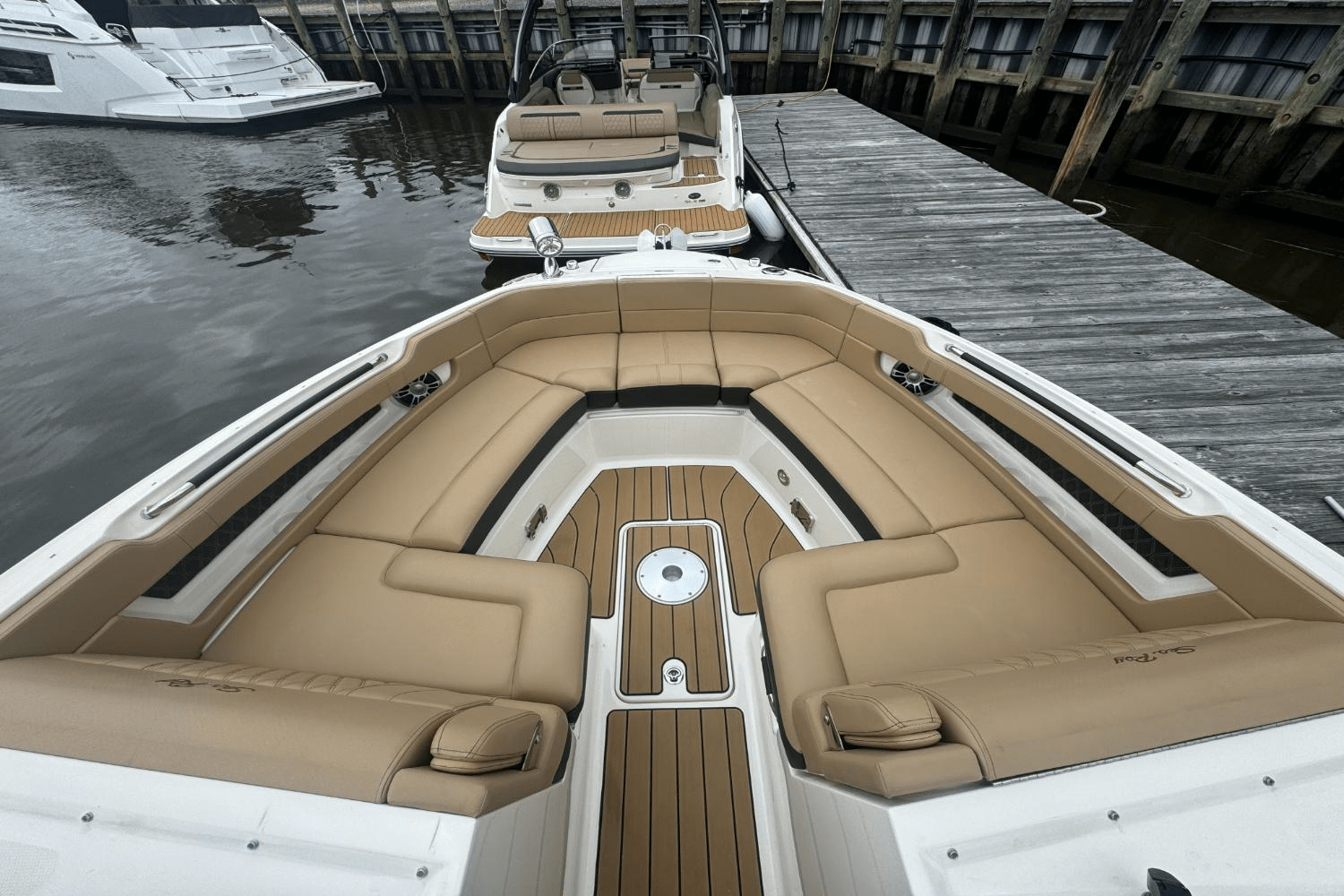 Slide: The Image of Sea Ray SLX 310 Outboard 2023 - 44