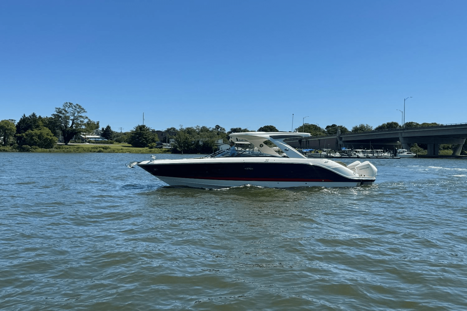 Slide: The Image of Sea Ray SLX 310 Outboard 2023 - 6