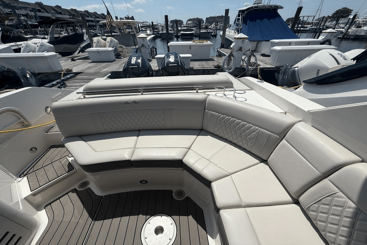 Slide: The Image of Sea Ray SLX 310 Outboard 2023 - 8