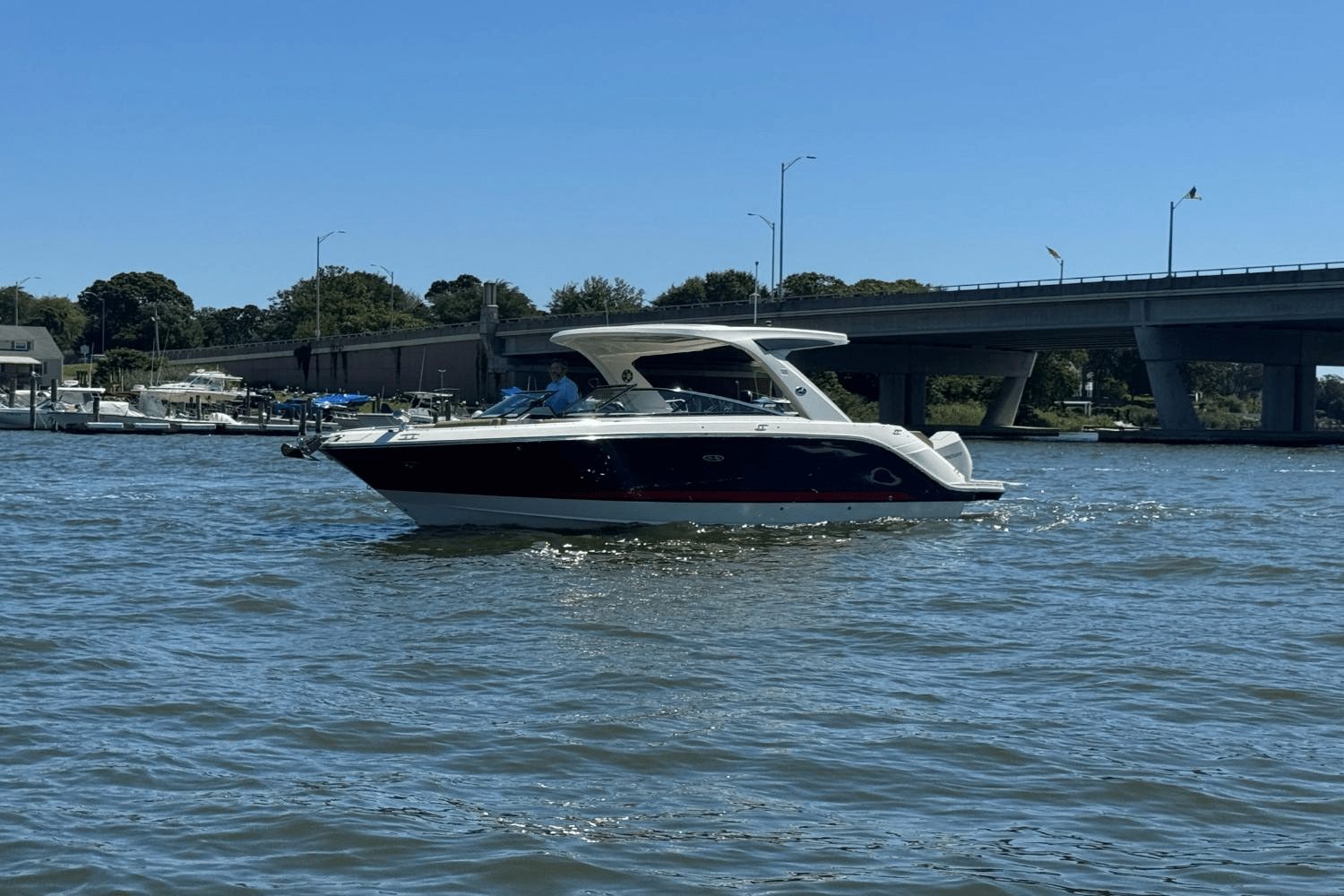 Slide: The Image of Sea Ray SLX 310 Outboard 2023 - 8