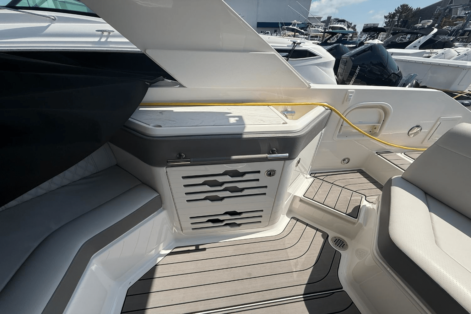 Slide: The Image of Sea Ray SLX 310 Outboard 2023 - 9