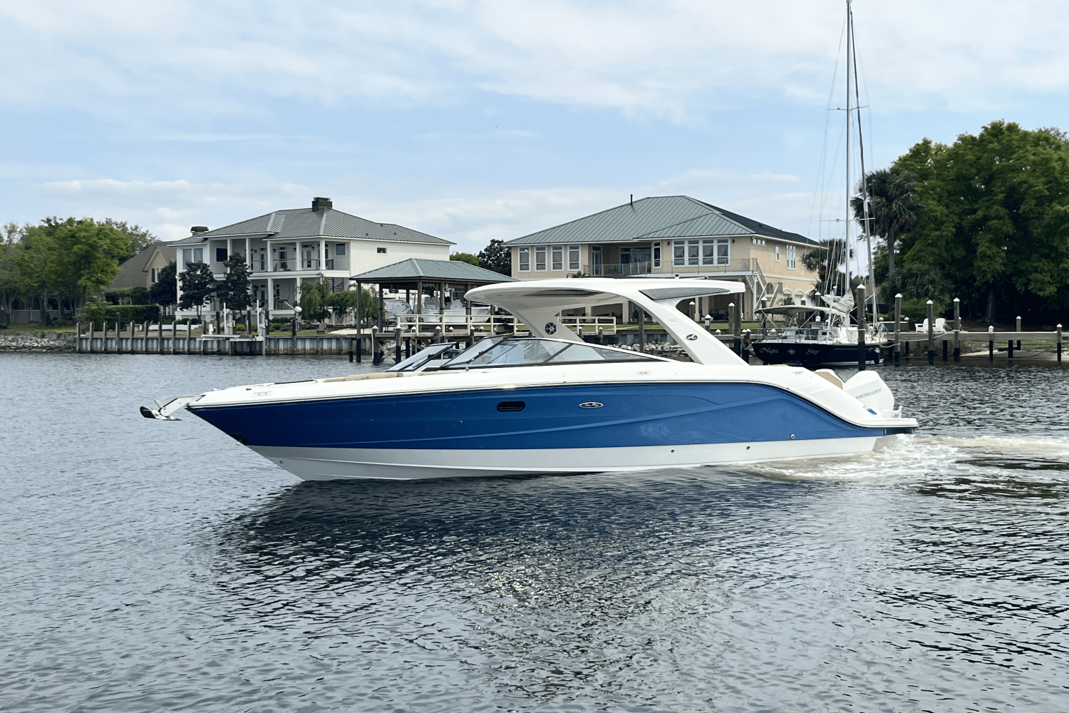 Slide: The Image of Sea Ray SLX 310 Outboard 2025 - 0