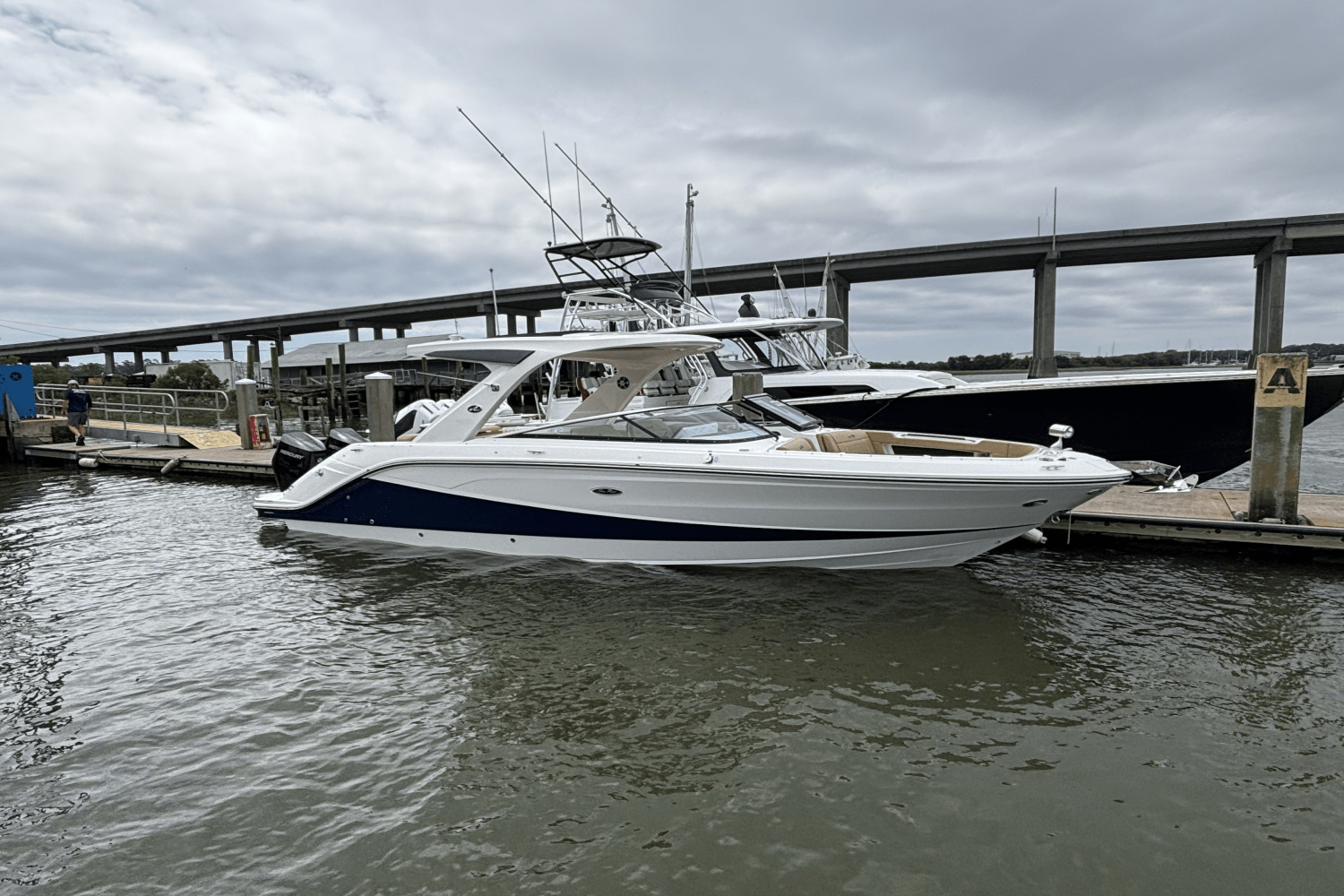 Slide: The Image of Sea Ray SLX 310 Outboard 2025 - 0