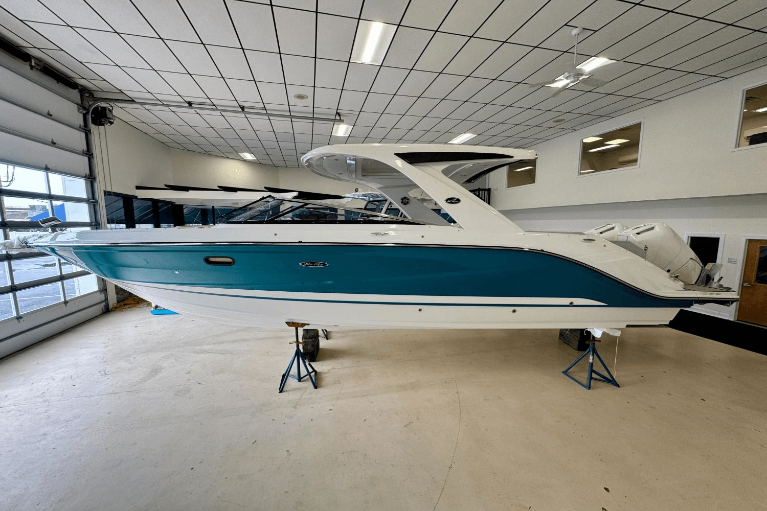 Slide: The Image of Sea Ray SLX 310 Outboard 2025 - 0