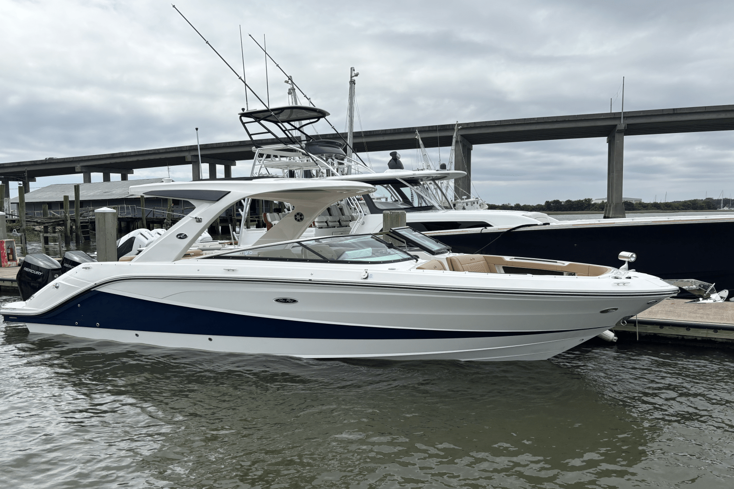 Slide: The Image of Sea Ray SLX 310 Outboard 2025 - 1