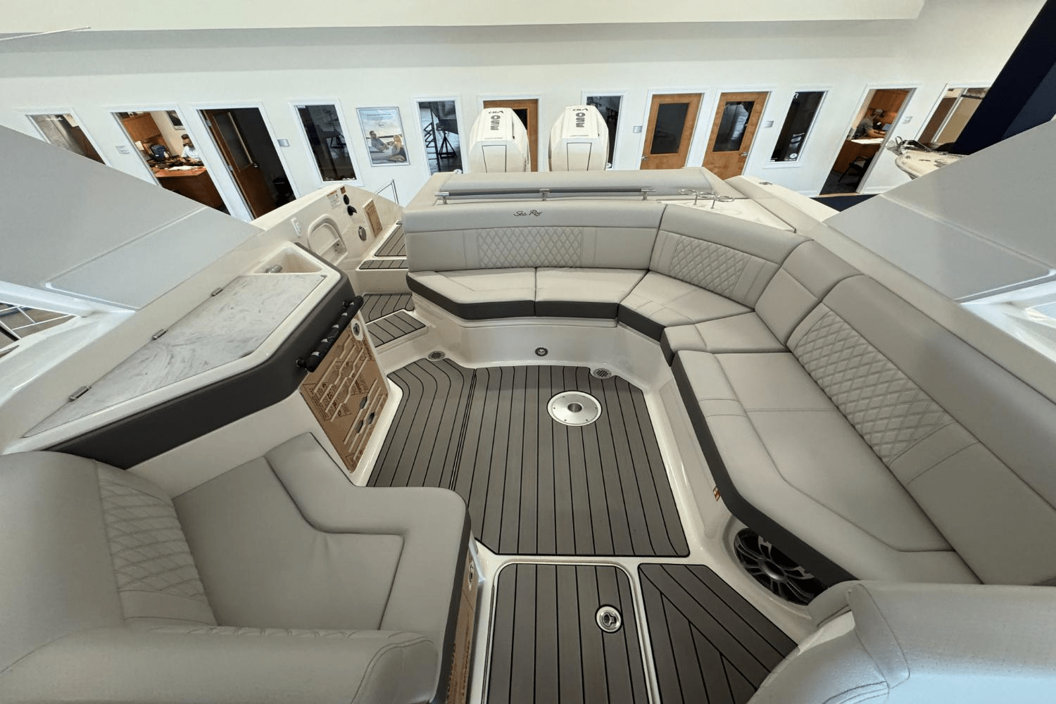 Slide: The Image of Sea Ray SLX 310 Outboard 2025 - 11