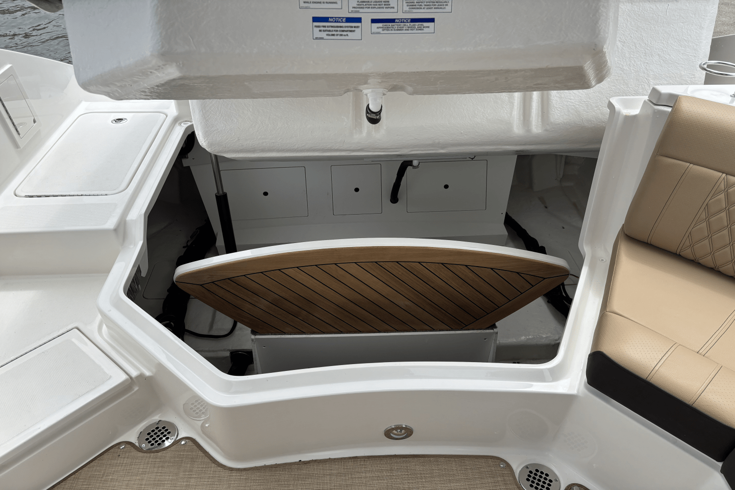 Slide: The Image of Sea Ray SLX 310 Outboard 2025 - 13