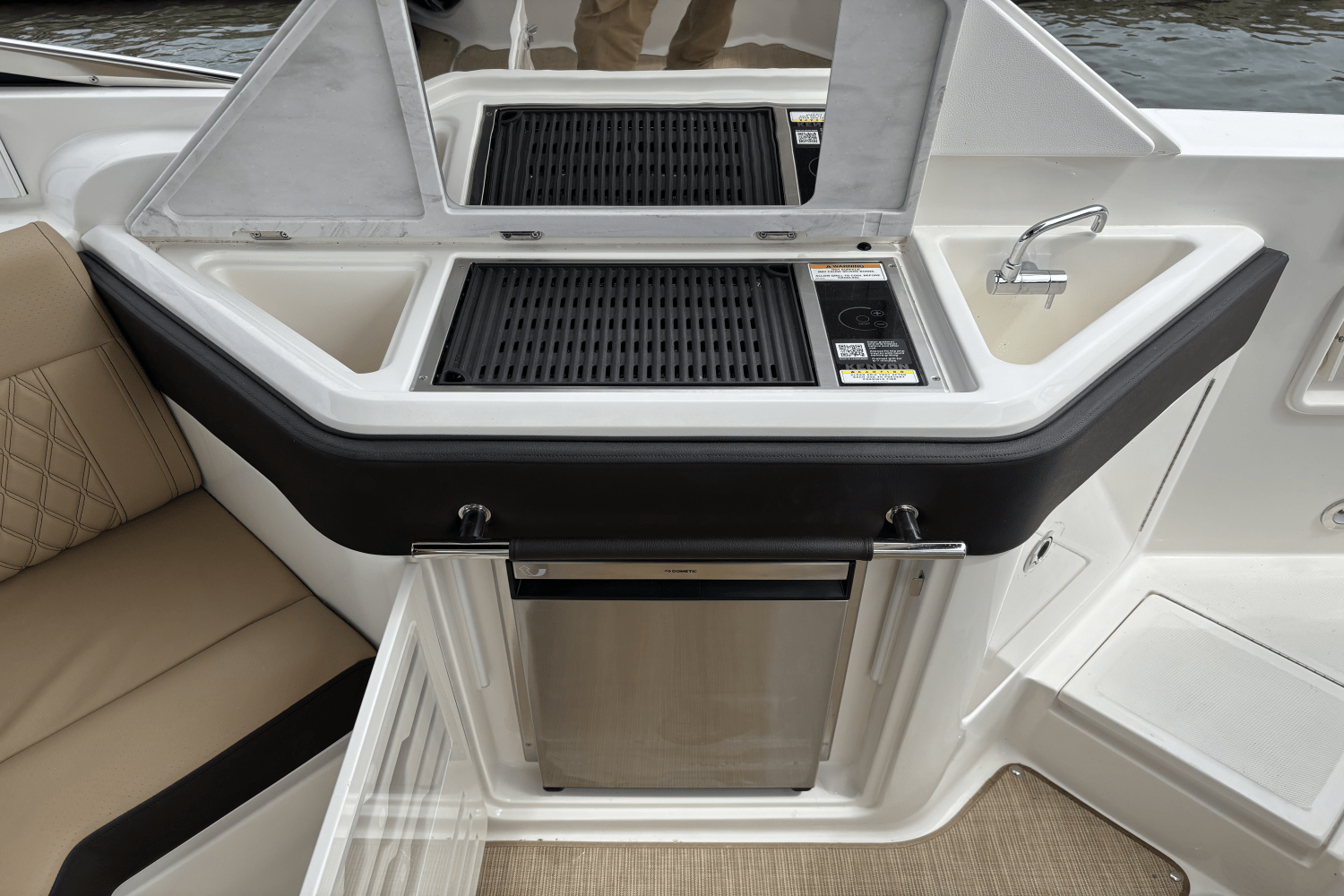 Slide: The Image of Sea Ray SLX 310 Outboard 2025 - 16