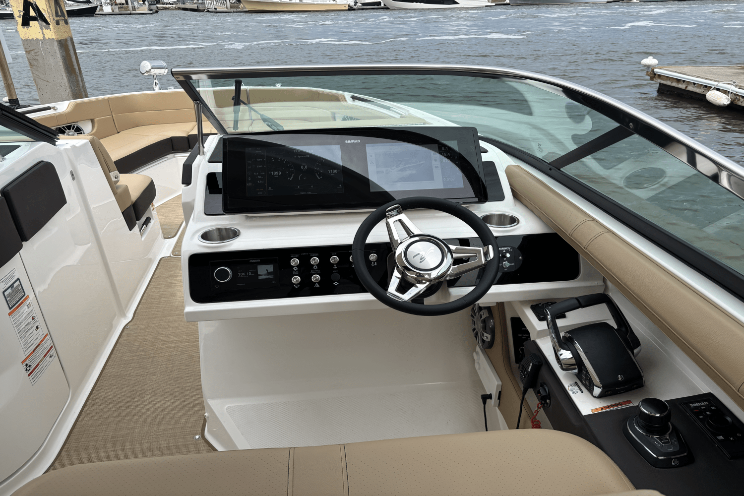 Slide: The Image of Sea Ray SLX 310 Outboard 2025 - 17