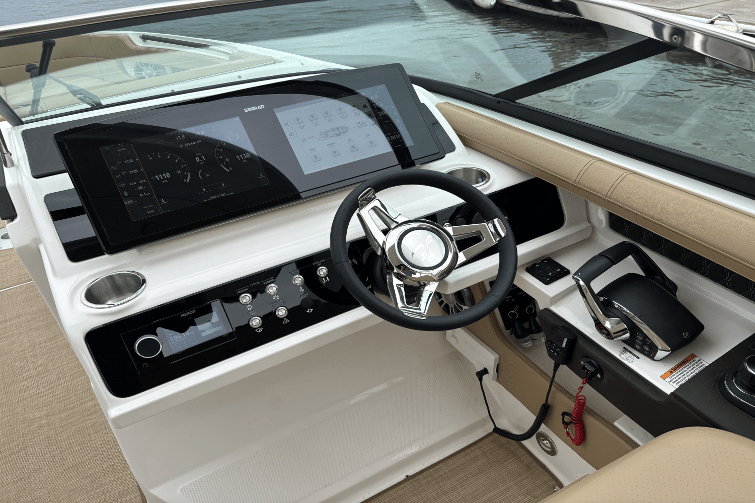 Slide: The Image of Sea Ray SLX 310 Outboard 2025 - 18