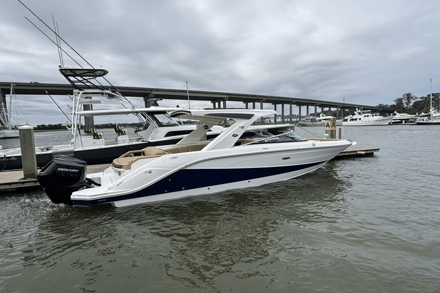 Slide: The Image of Sea Ray SLX 310 Outboard 2025 - 2