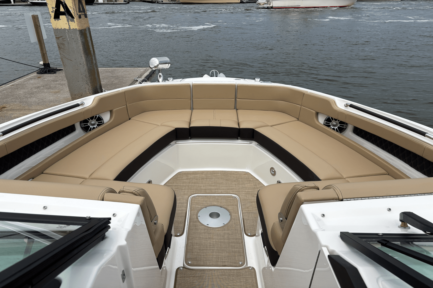 Slide: The Image of Sea Ray SLX 310 Outboard 2025 - 23