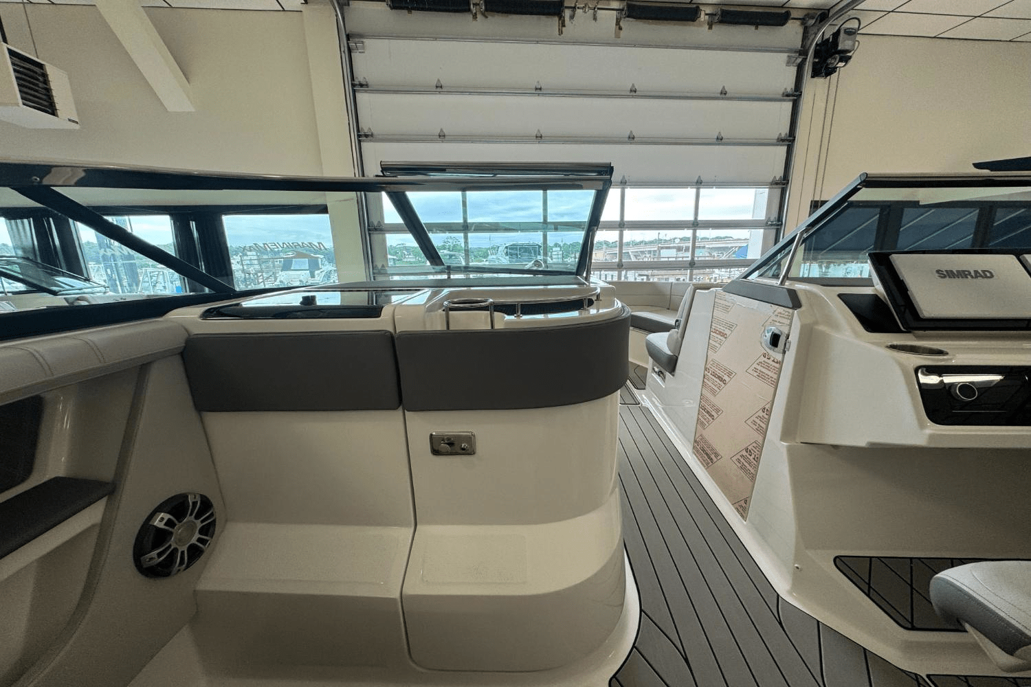 Slide: The Image of Sea Ray SLX 310 Outboard 2025 - 24