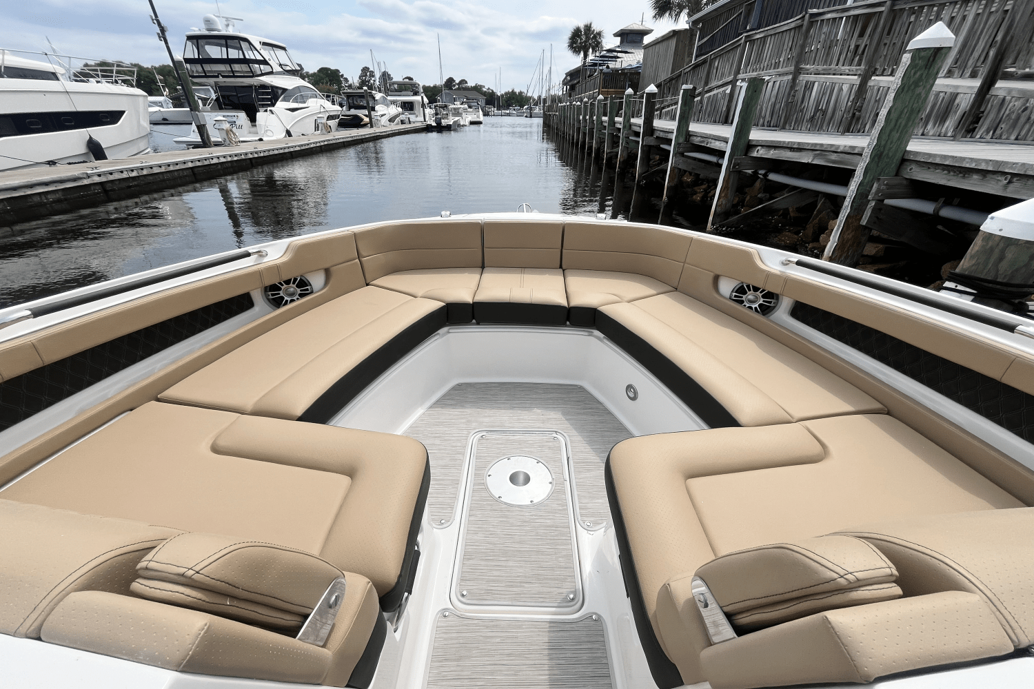 Slide: The Image of Sea Ray SLX 310 Outboard 2025 - 24