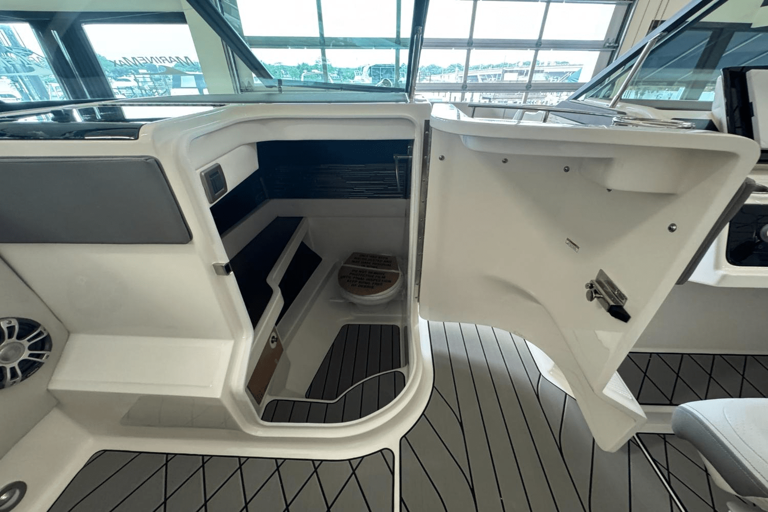 Slide: The Image of Sea Ray SLX 310 Outboard 2025 - 25