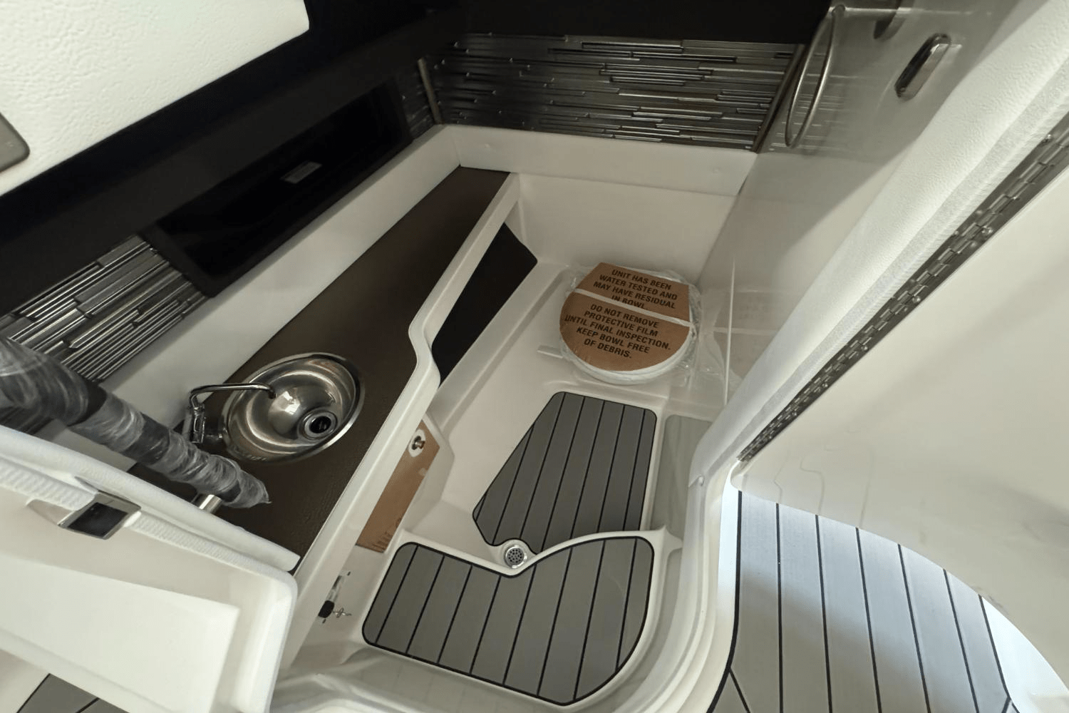 Slide: The Image of Sea Ray SLX 310 Outboard 2025 - 26