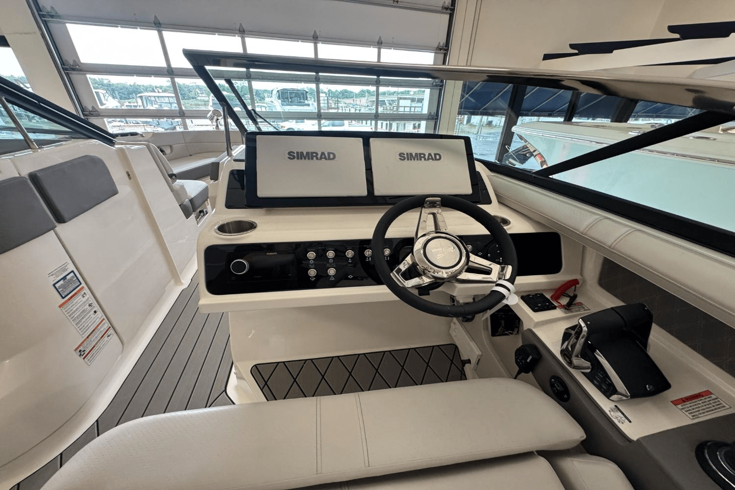 Slide: The Image of Sea Ray SLX 310 Outboard 2025 - 29