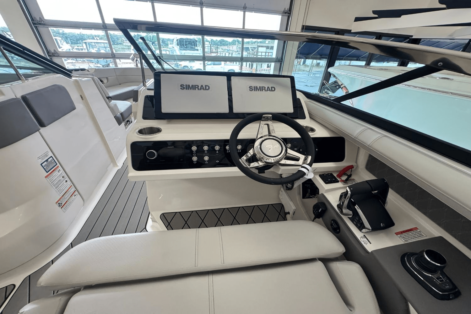 Slide: The Image of Sea Ray SLX 310 Outboard 2025 - 30