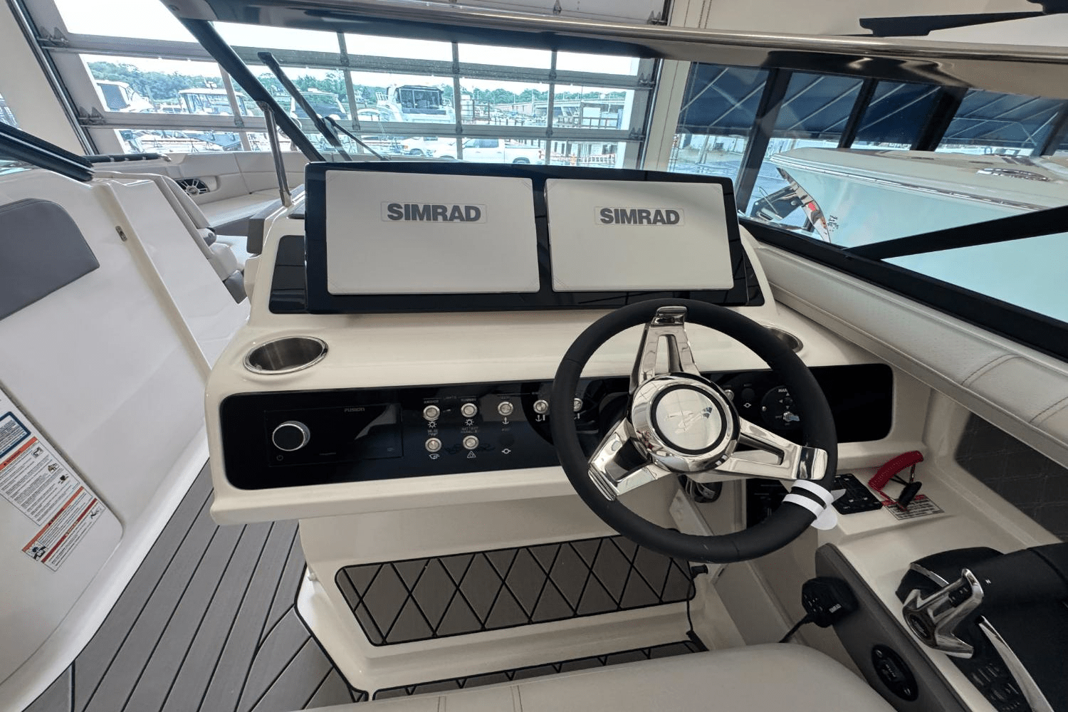 Slide: The Image of Sea Ray SLX 310 Outboard 2025 - 31