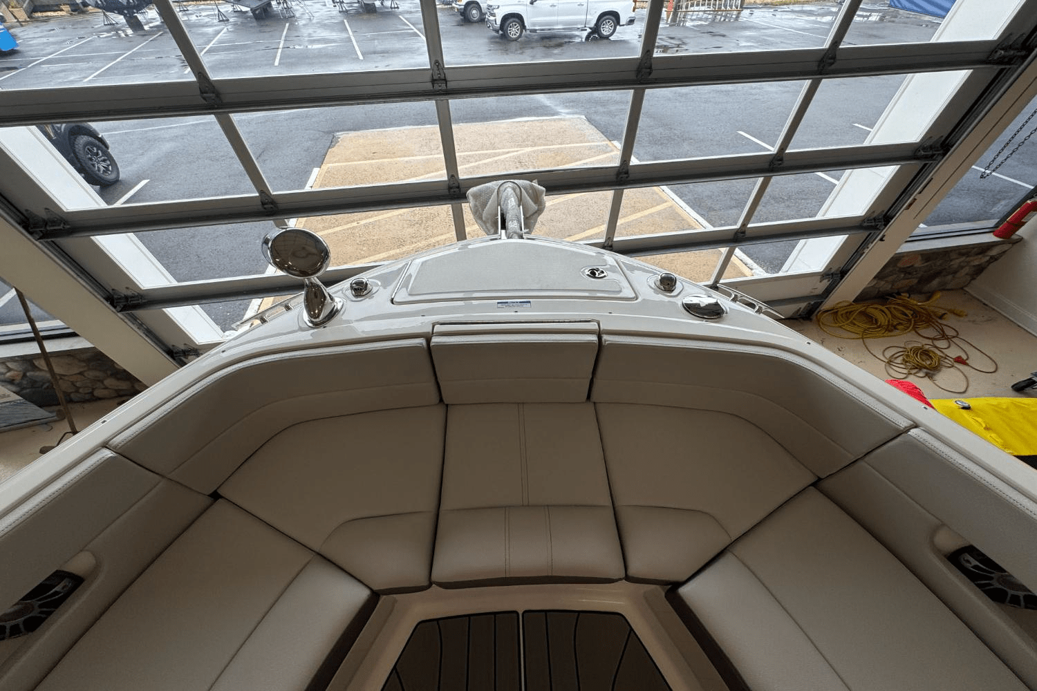 Slide: The Image of Sea Ray SLX 310 Outboard 2025 - 36