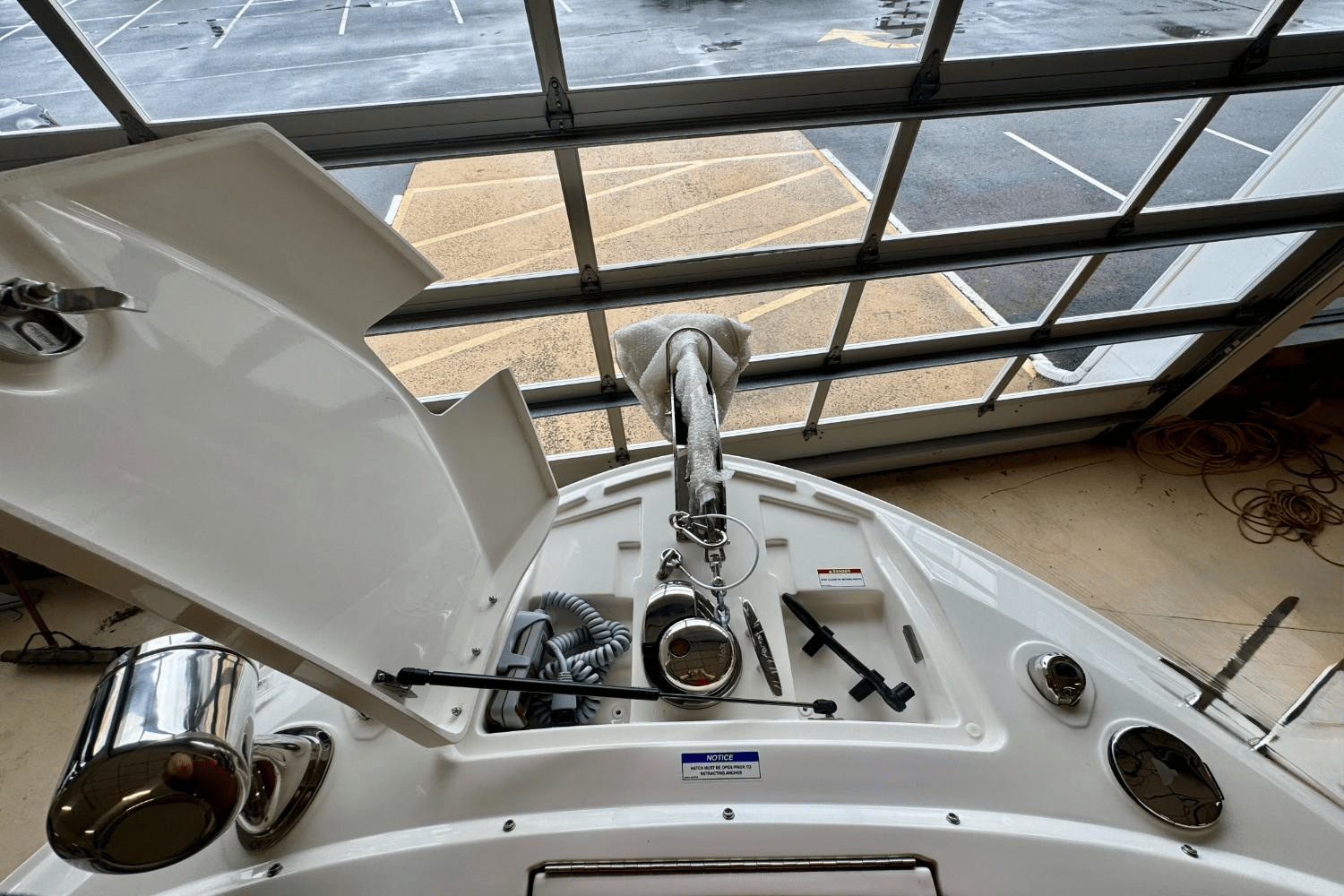 Slide: The Image of Sea Ray SLX 310 Outboard 2025 - 38