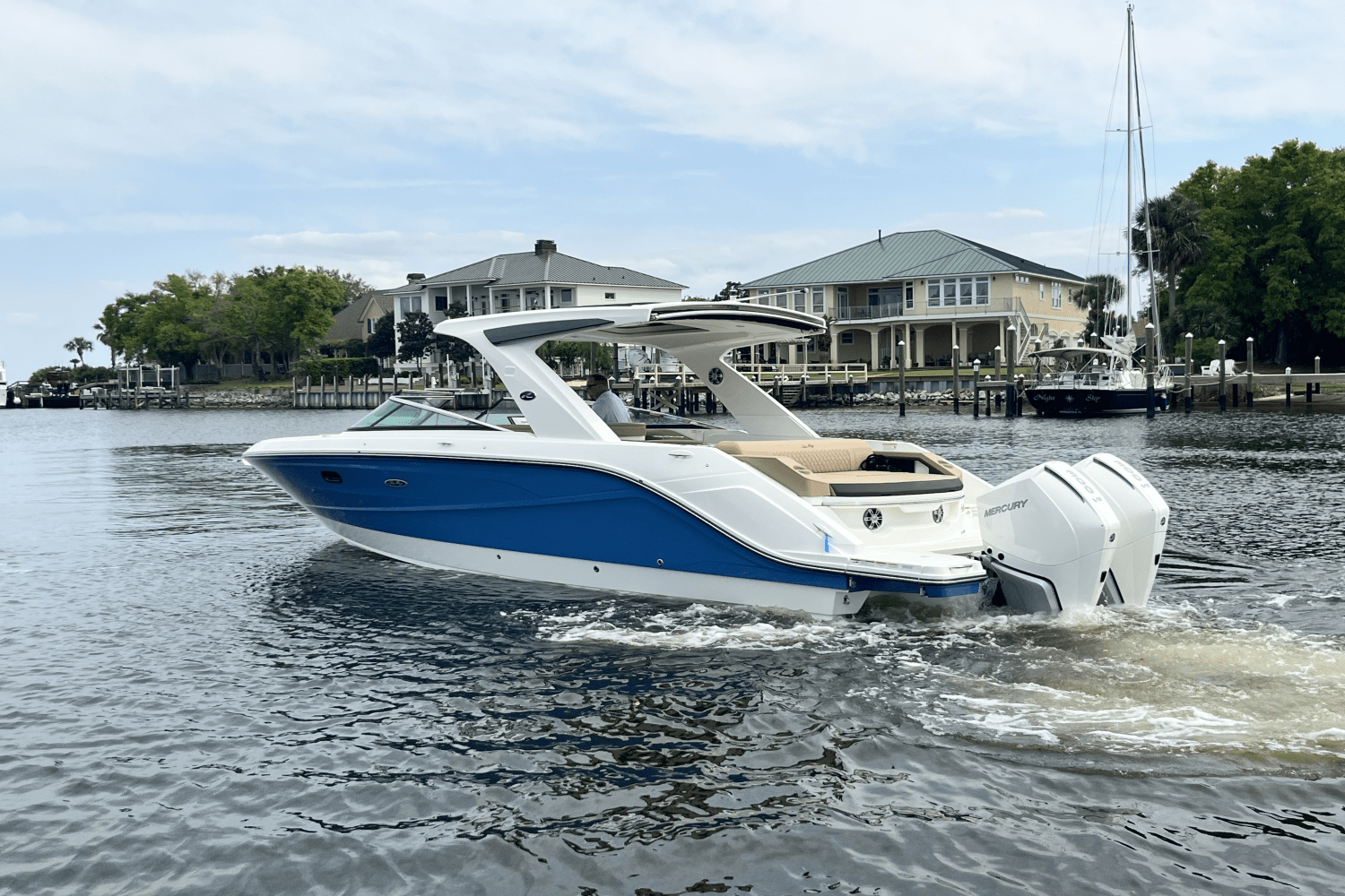 Slide: The Image of Sea Ray SLX 310 Outboard 2025 - 4