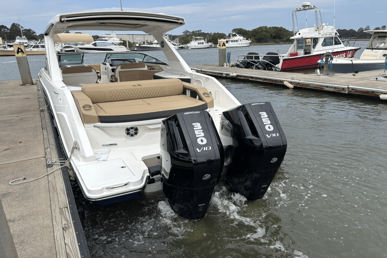 Slide: The Image of Sea Ray SLX 310 Outboard 2025 - 4