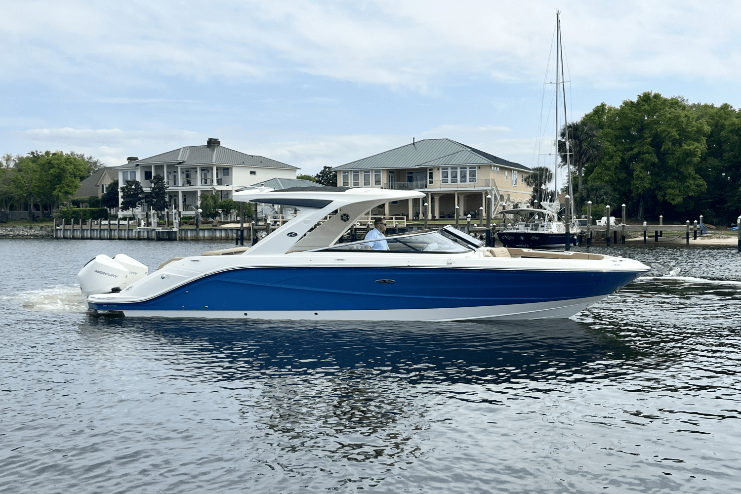 Slide: The Image of Sea Ray SLX 310 Outboard 2025 - 6