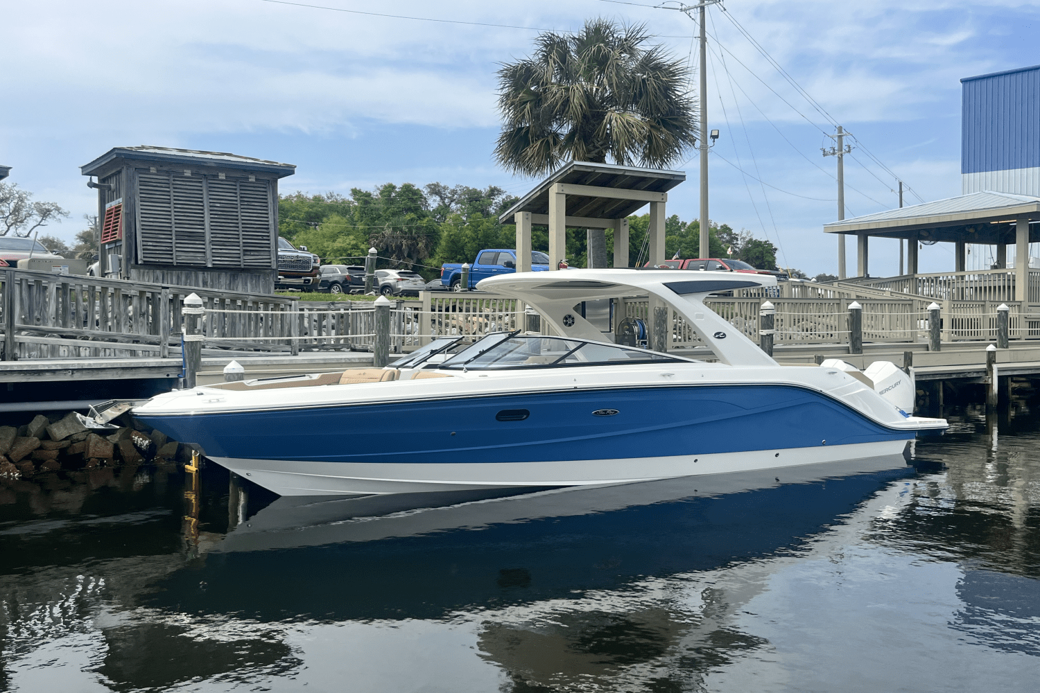 Slide: The Image of Sea Ray SLX 310 Outboard 2025 - 7