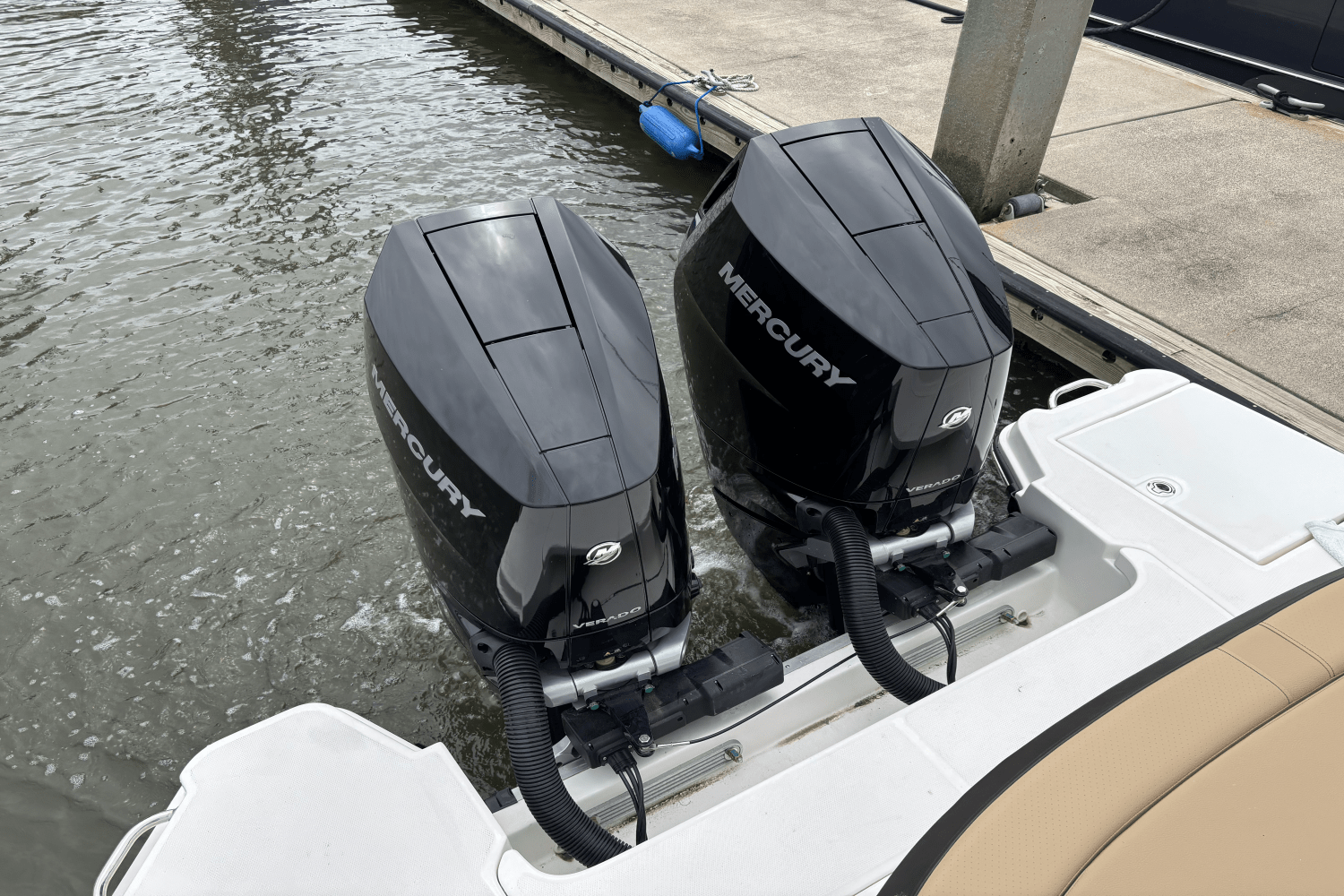 Slide: The Image of Sea Ray SLX 310 Outboard 2025 - 7