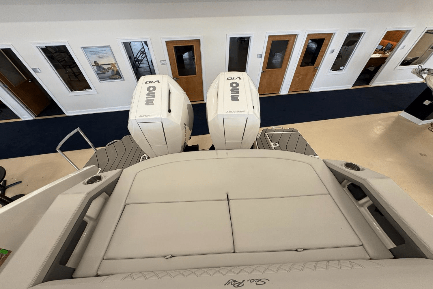 Slide: The Image of Sea Ray SLX 310 Outboard 2025 - 7