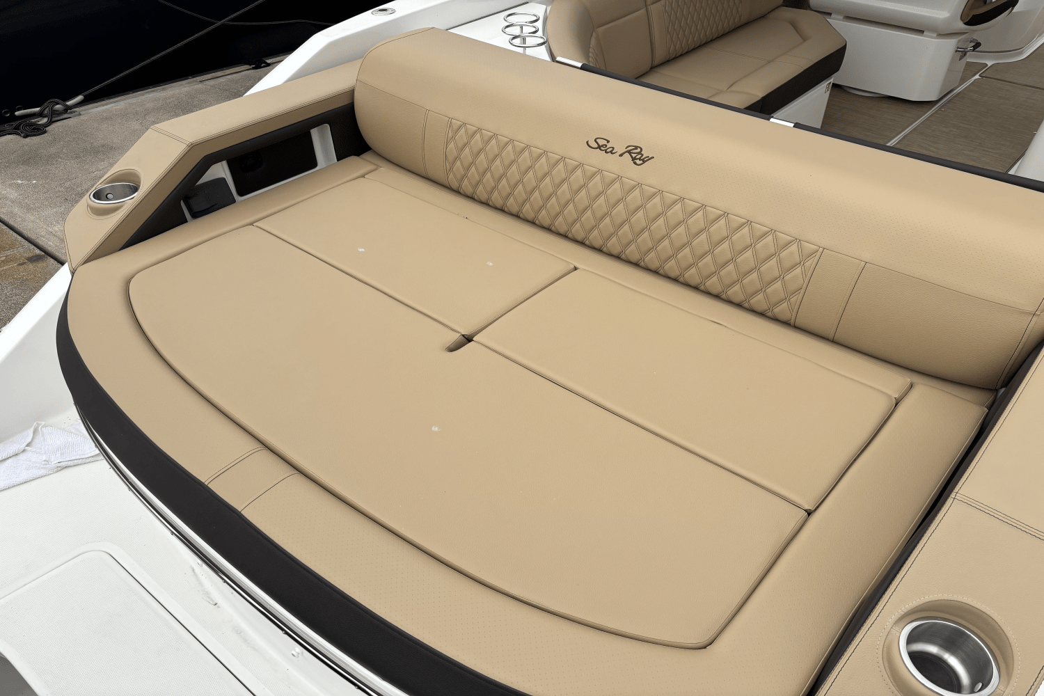 Slide: The Image of Sea Ray SLX 310 Outboard 2025 - 8