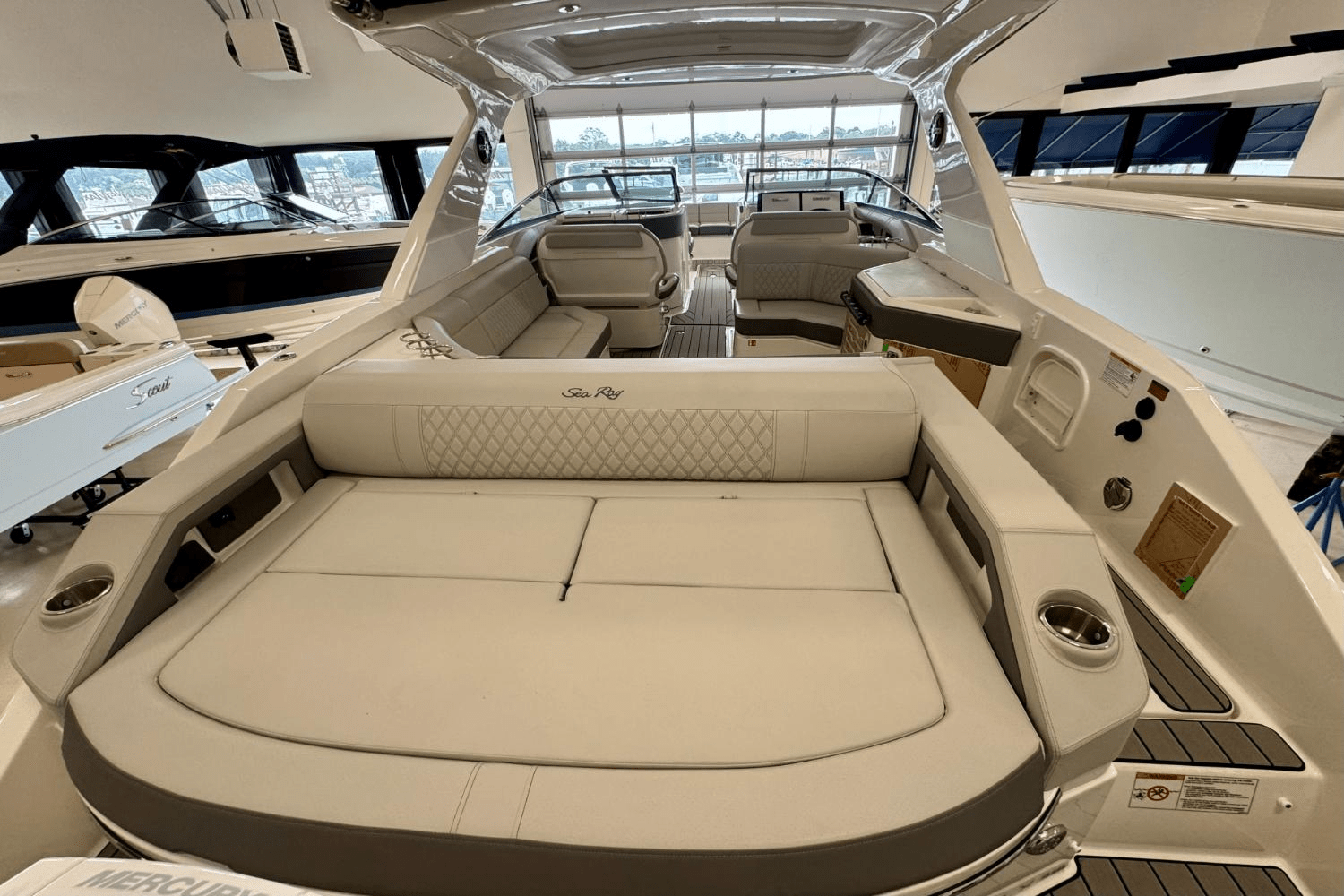 Slide: The Image of Sea Ray SLX 310 Outboard 2025 - 8