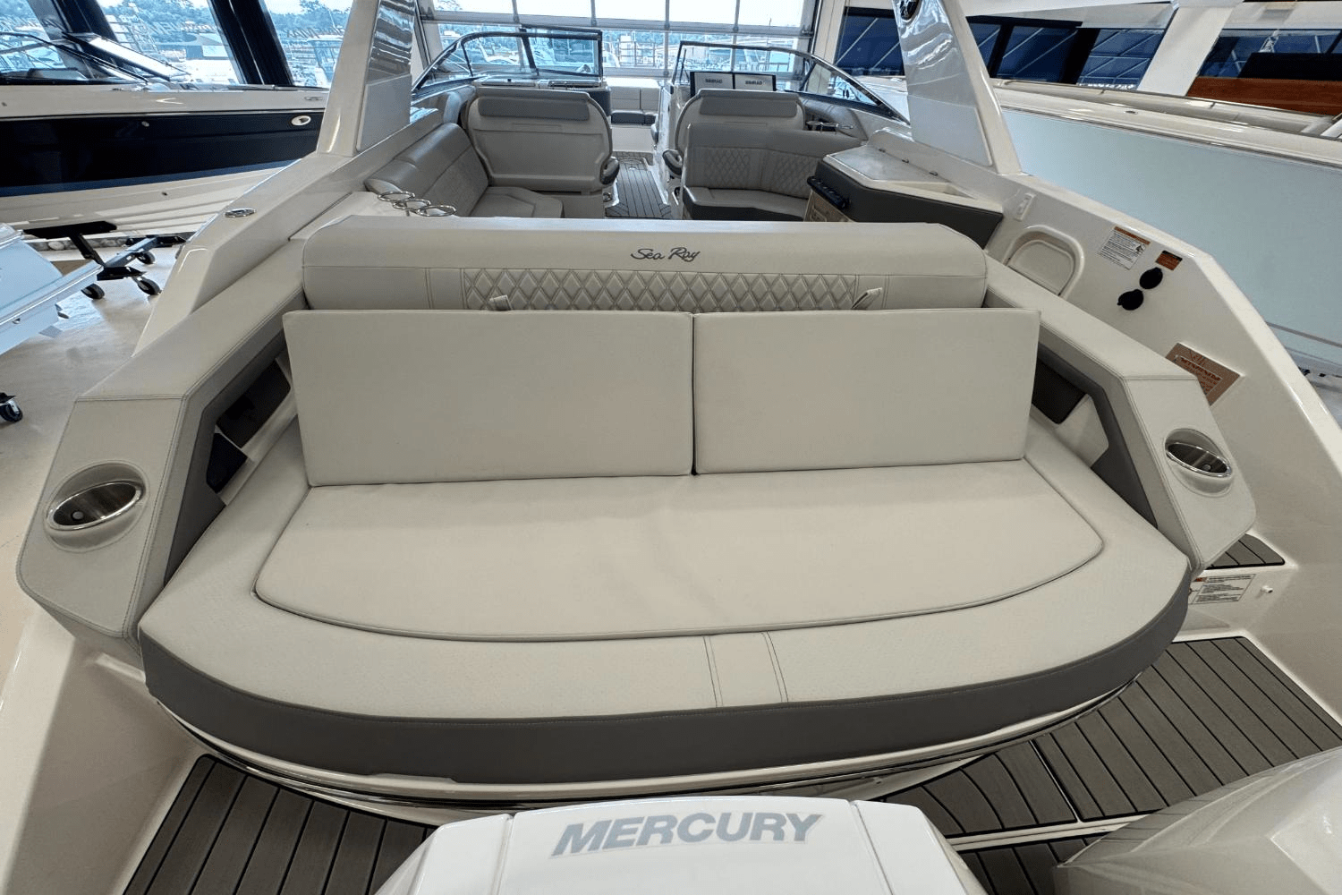 Slide: The Image of Sea Ray SLX 310 Outboard 2025 - 9