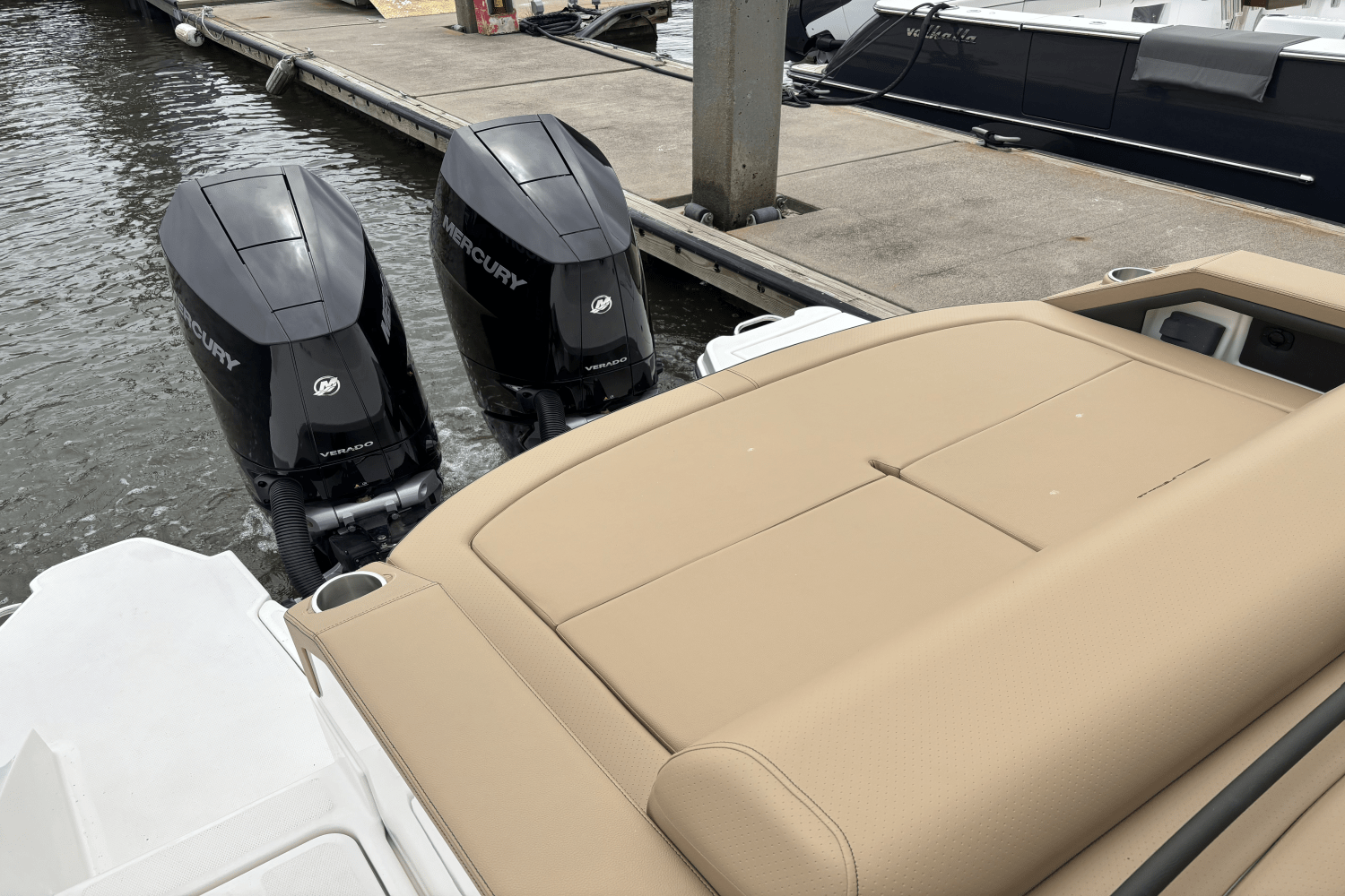 Slide: The Image of Sea Ray SLX 310 Outboard 2025 - 9