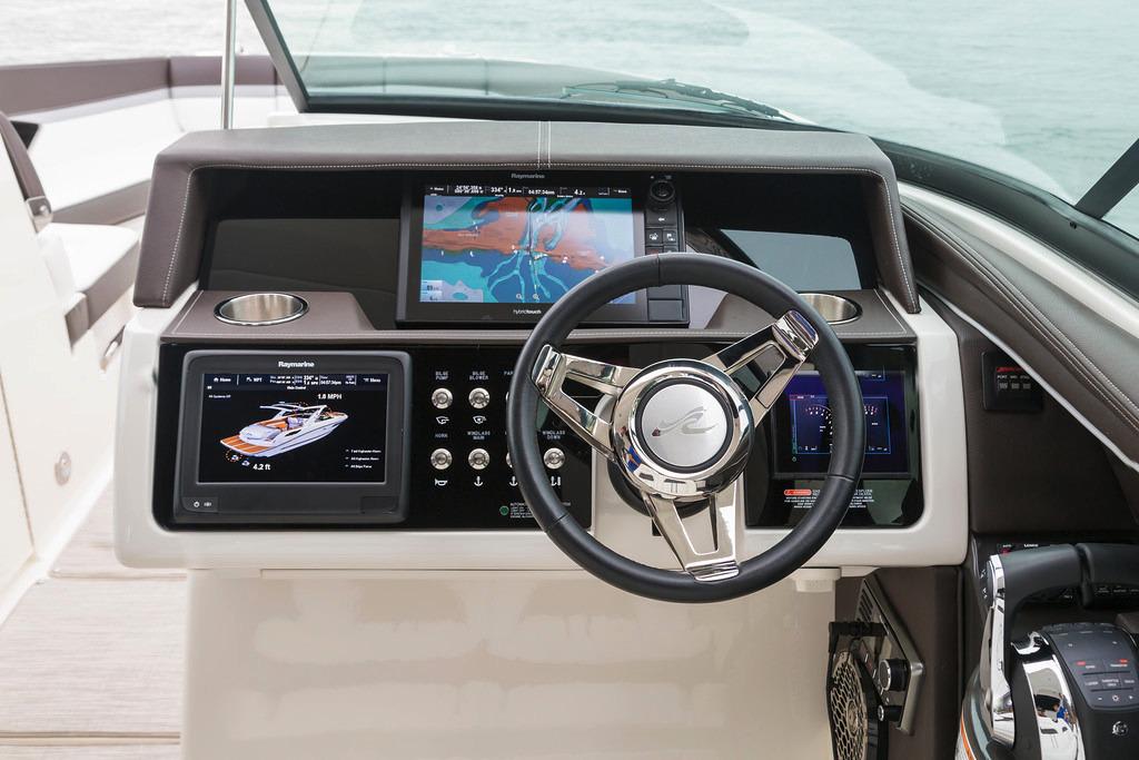 Slide: The Image of Sea Ray SLX 350 2023 - 4