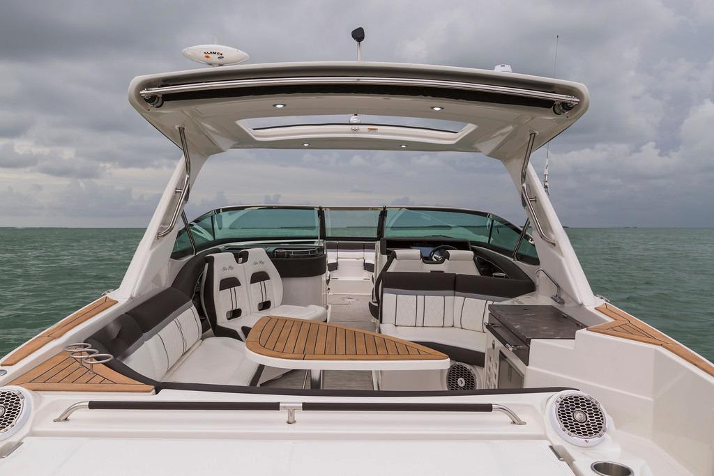Slide: The Image of Sea Ray SLX 350 2023 - 7