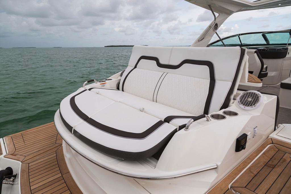 Slide: The Image of Sea Ray SLX 350 2023 - 8