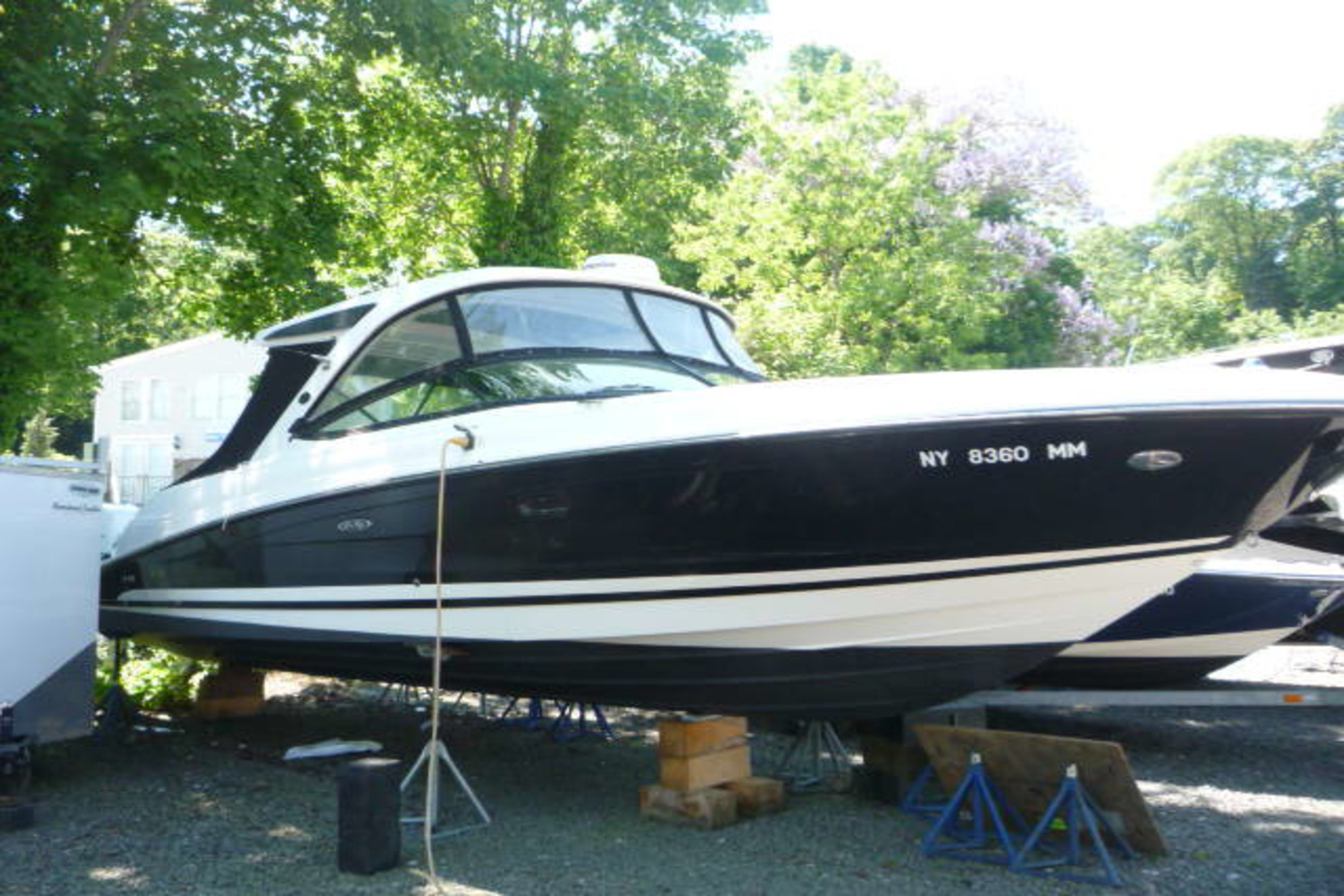 Slide: The Image of Sea Ray SLX 350 Outboard 2017 - 0