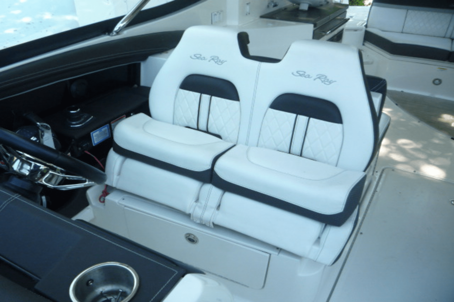 Slide: The Image of Sea Ray SLX 350 Outboard 2017 - 16