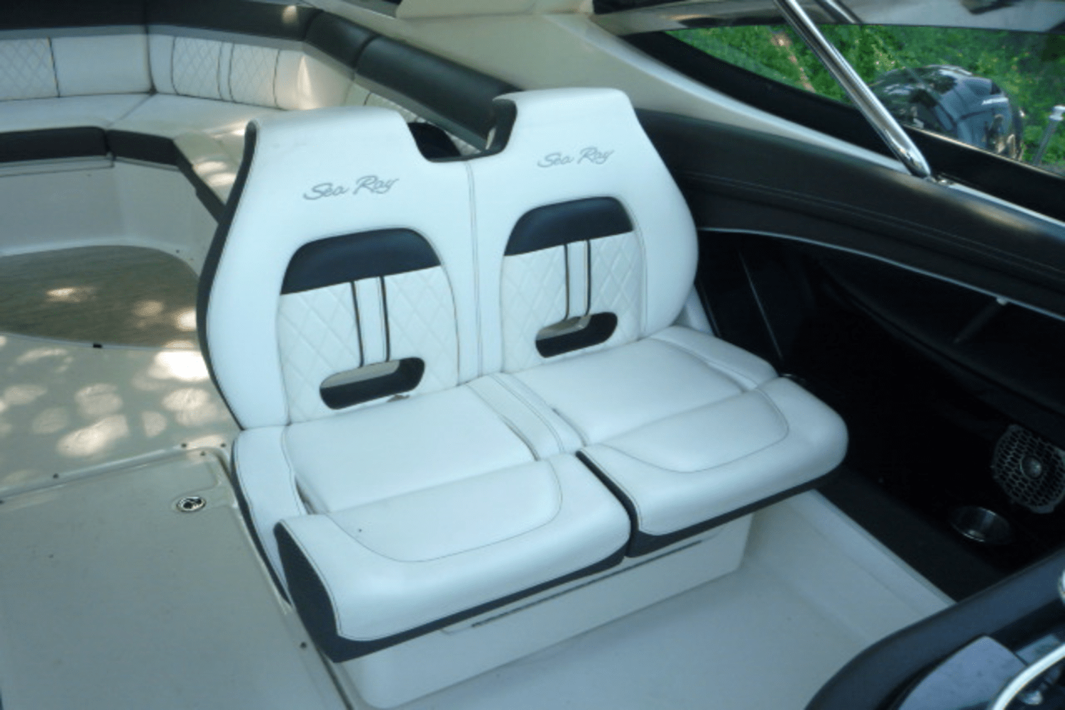 Slide: The Image of Sea Ray SLX 350 Outboard 2017 - 17