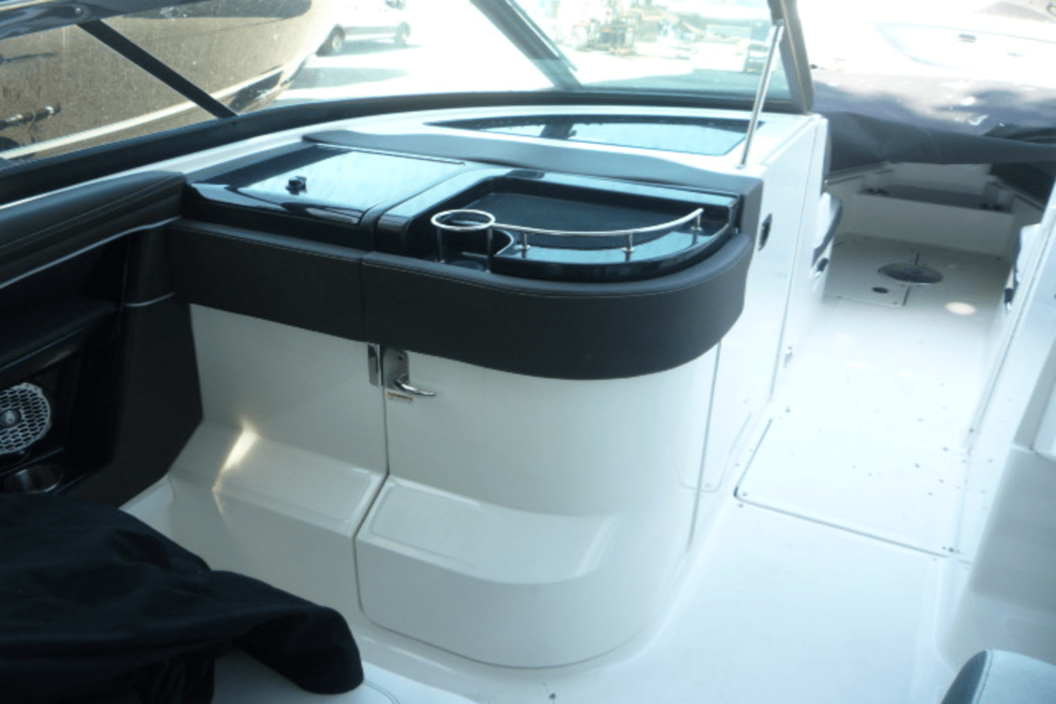 Slide: The Image of Sea Ray SLX 350 Outboard 2017 - 18