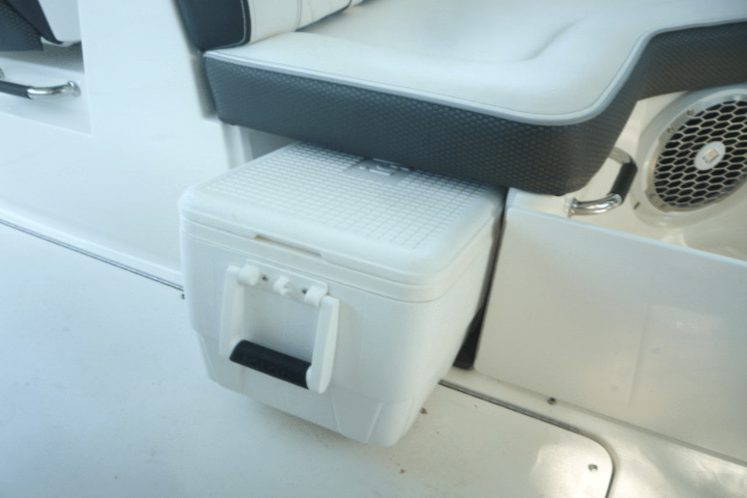 Slide: The Image of Sea Ray SLX 350 Outboard 2017 - 23