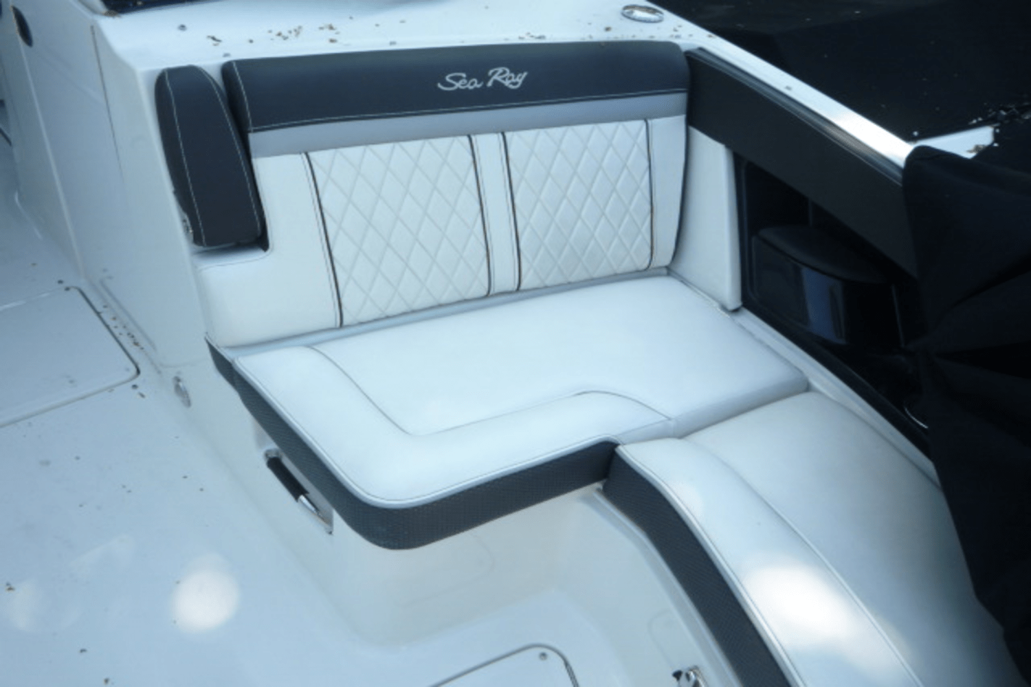 Slide: The Image of Sea Ray SLX 350 Outboard 2017 - 26