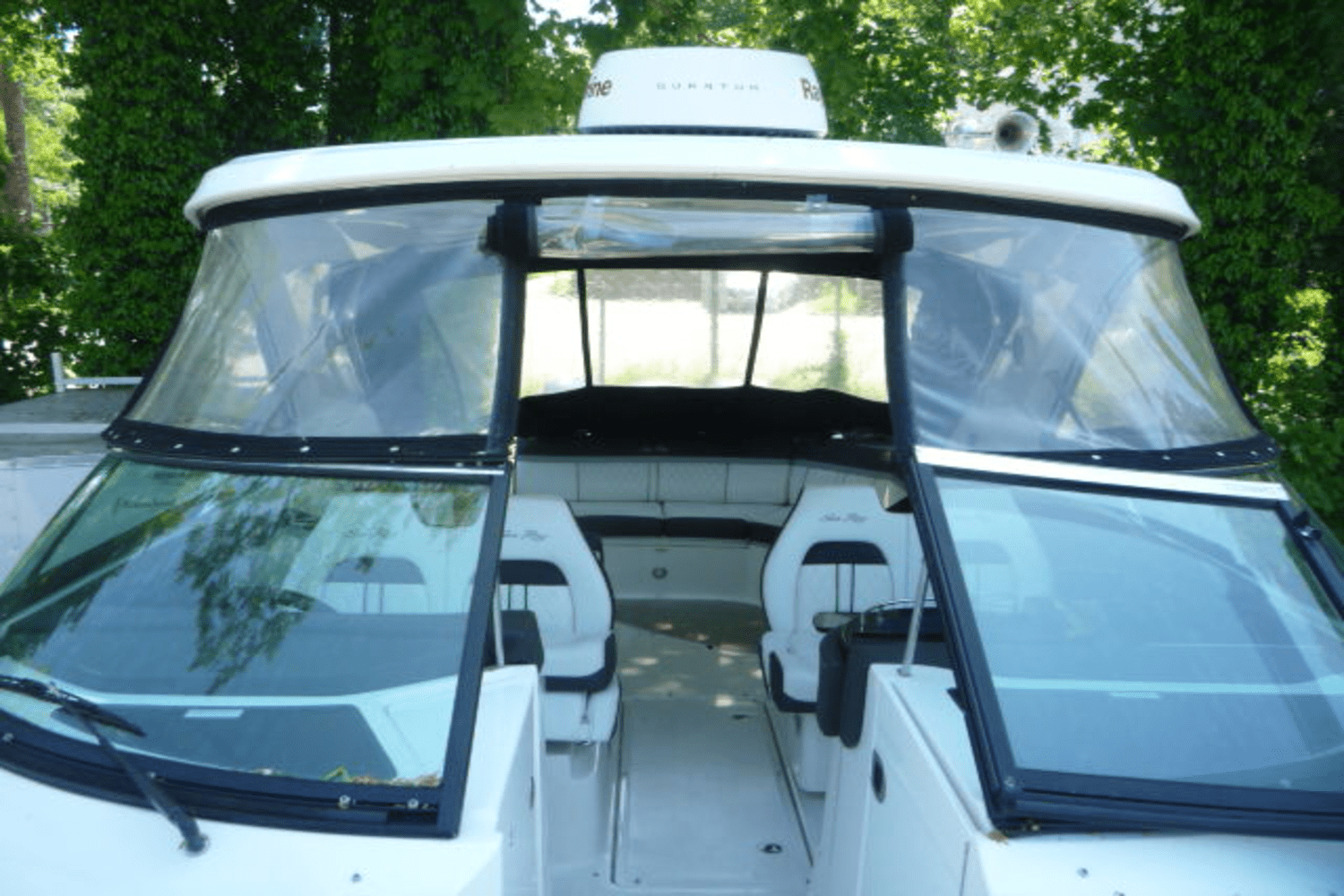 Slide: The Image of Sea Ray SLX 350 Outboard 2017 - 28