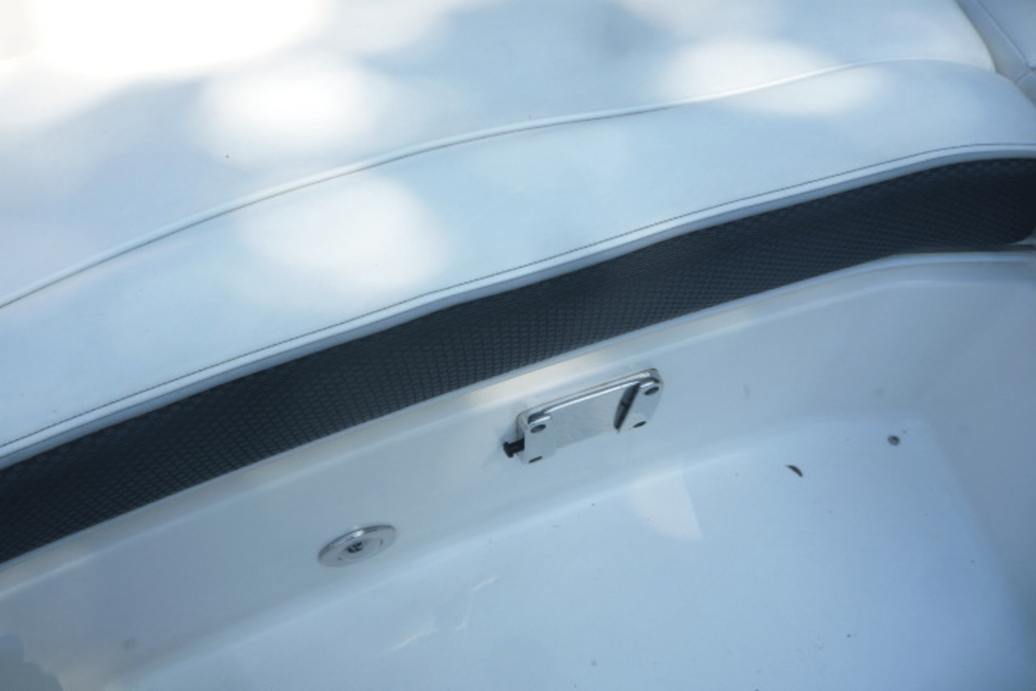 Slide: The Image of Sea Ray SLX 350 Outboard 2017 - 33